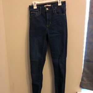 Levi 720 high rise jeans size 25